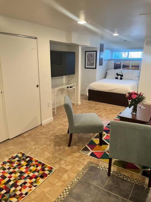 Stay in the heart of Logan Circle: Fully Walkable Apartment in District of Columbia