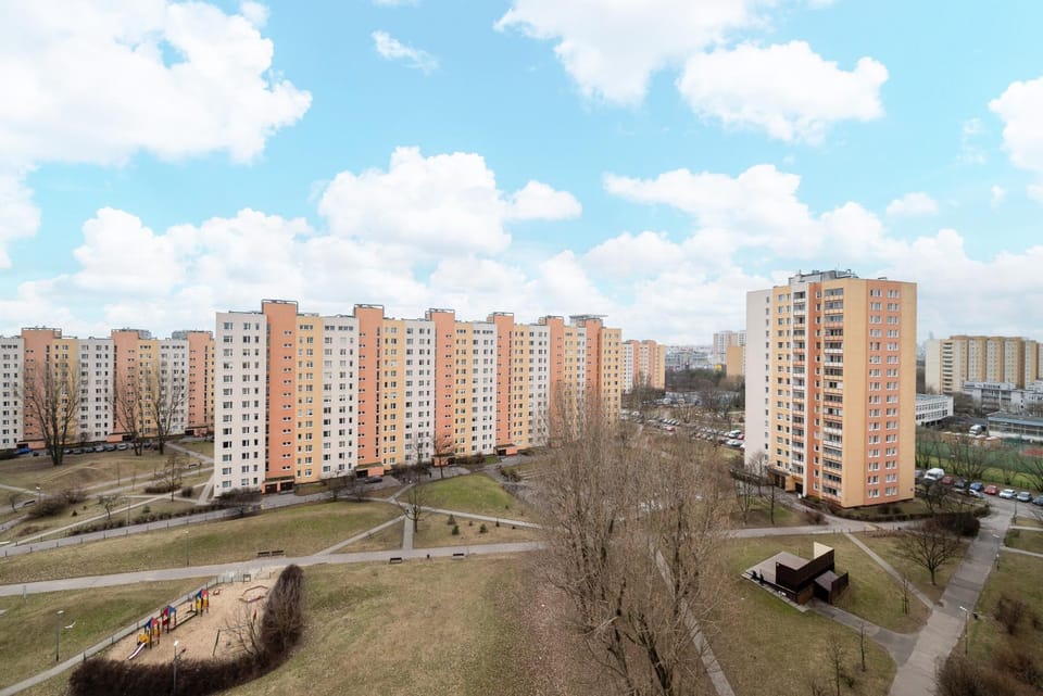 Neighbourhood, Location