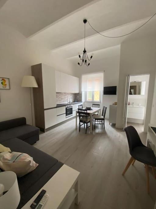 Kitchen or kitchenette, Living room, Photo of the whole room, Dining area