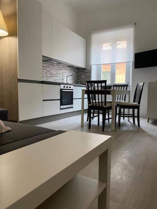 Kitchen or kitchenette, Living room, stove