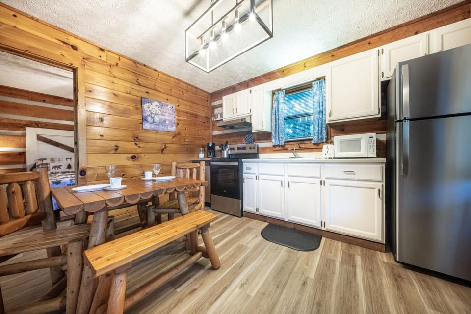 Kitchen or kitchenette, Dining area, kitchen