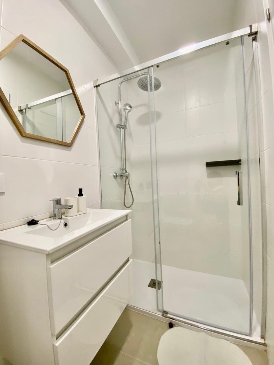 Shower, Bathroom, towels