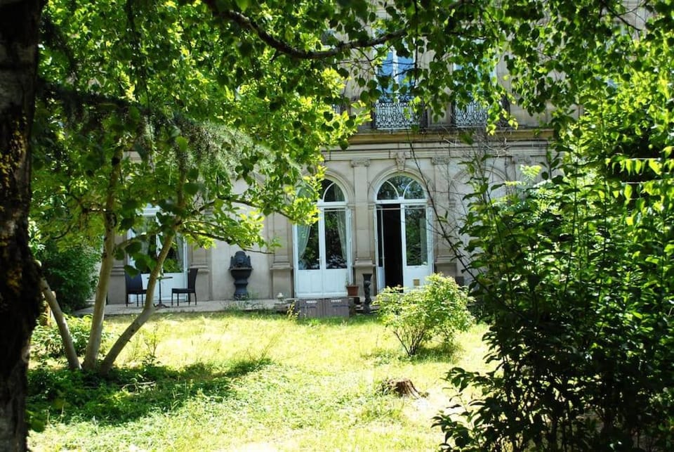 Grand Appartement a Maison sculptée Apartment in Autun