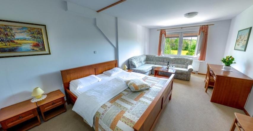 Photo of the whole room
