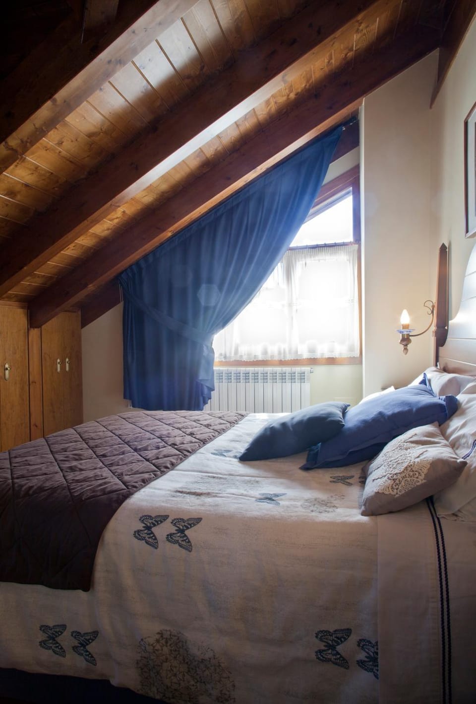 Bed, Photo of the whole room