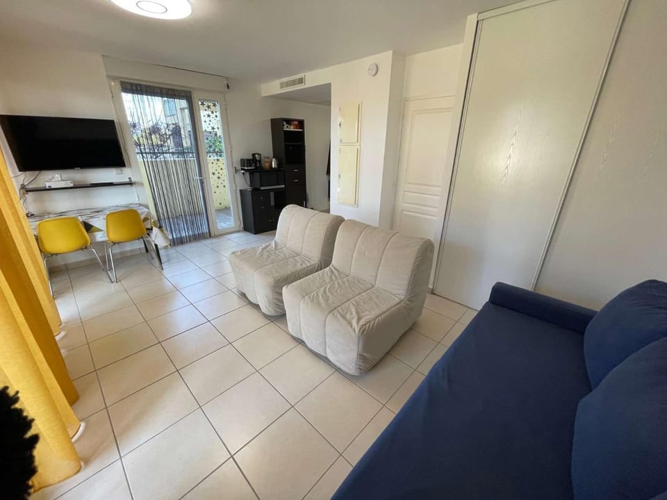 Locations de vacances à Six-fours avec piscine et parking privé et à 800m de la plage Apartment in Six-Fours-les-Plages