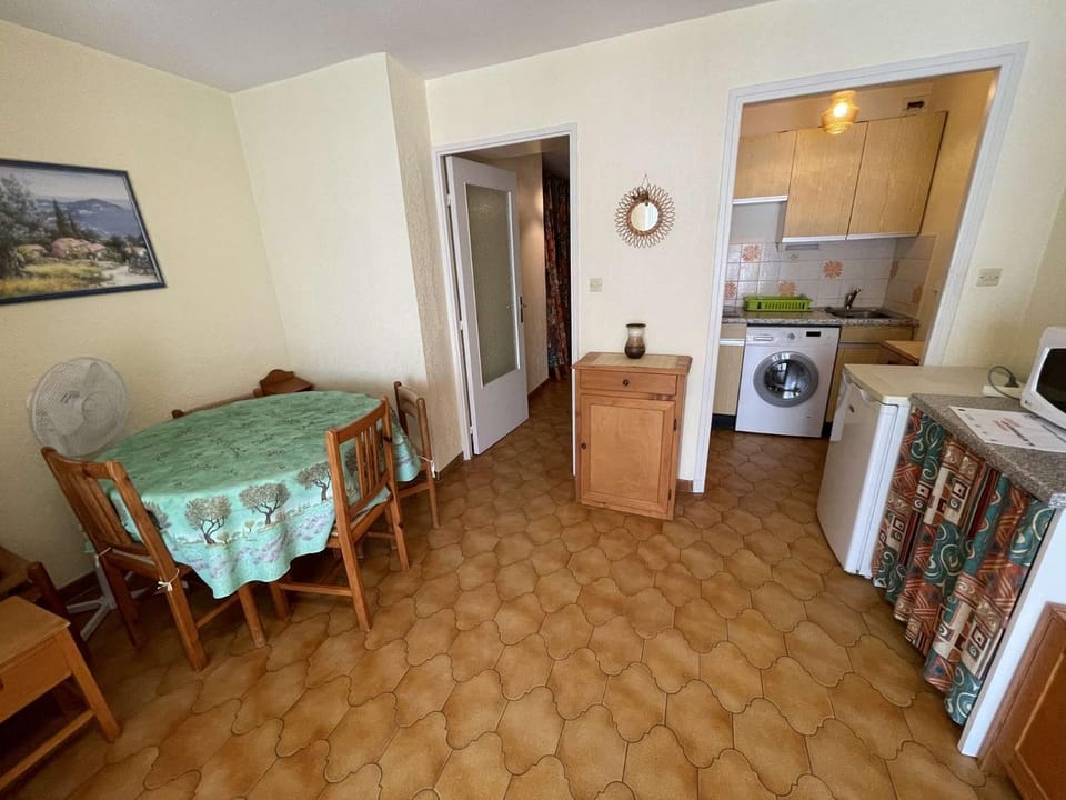 150 m de la plage, vue mer et pinède... Apartment in La Seyne-sur-Mer