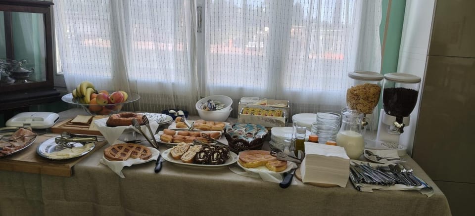 Breakfast, Buffet breakfast
