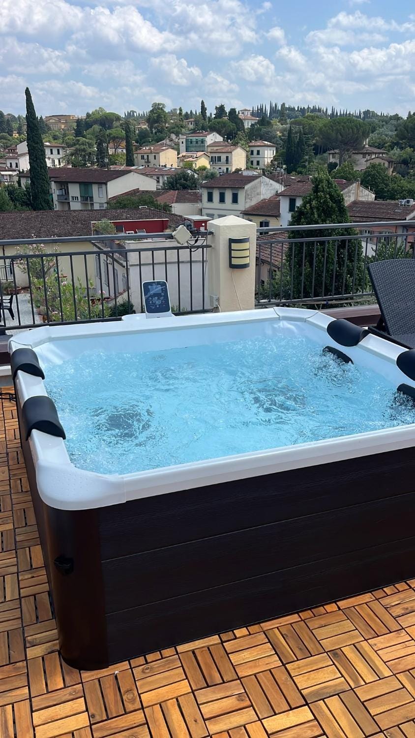 Natural landscape, Hot Tub, Hot Tub, View (from property/room), Balcony/Terrace