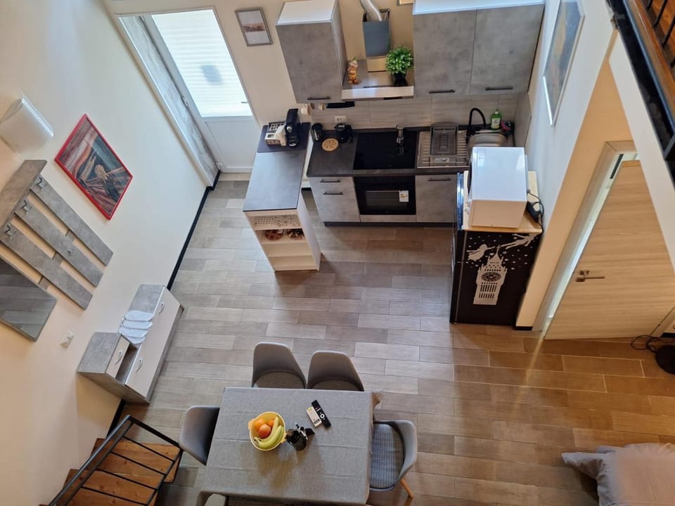 TV and multimedia, Kitchen or kitchenette, Living room, Food and drinks, Seating area, Dining area, Food, minibar, oven, pet friendly, stove