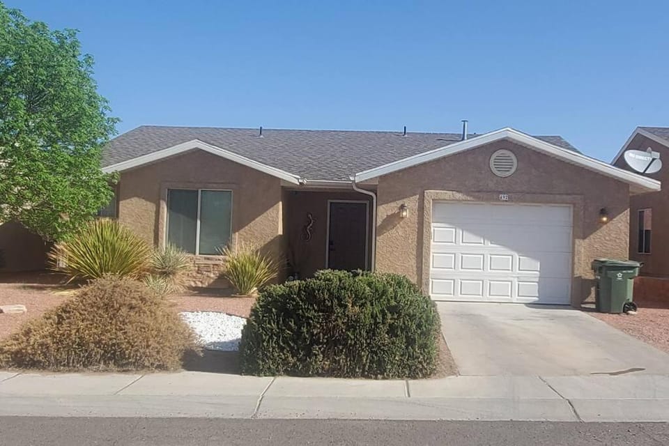 I Deal Lake Powell Home 3BR, Jacuzzi, BBQ, Firepit House in Page