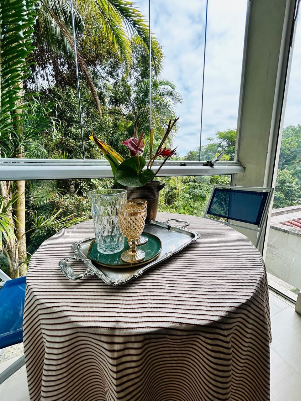 Quarto em casa de praia com estacionamento Vacation rental in Balneário Camboriú