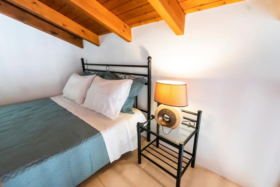 Bed, Photo of the whole room, Bedroom, bunk bed