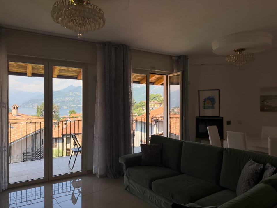 Casa Julia - lake view terrace Apartment in Bellagio