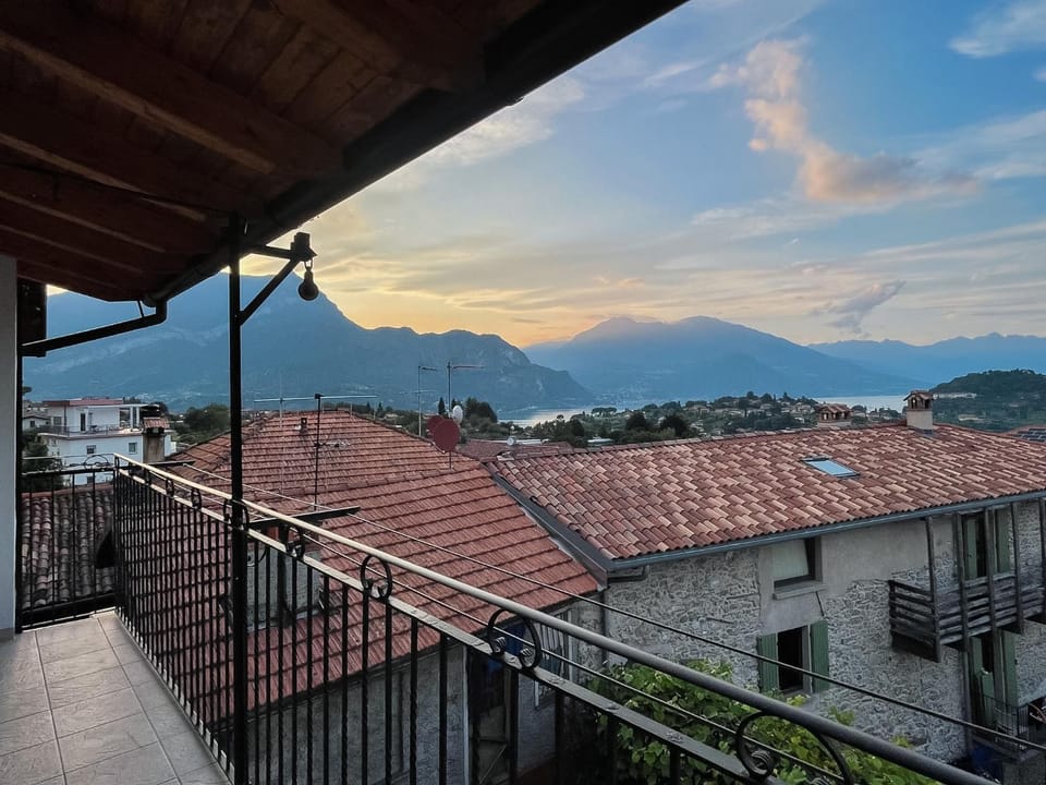 Casa Julia - lake view terrace Apartment in Bellagio