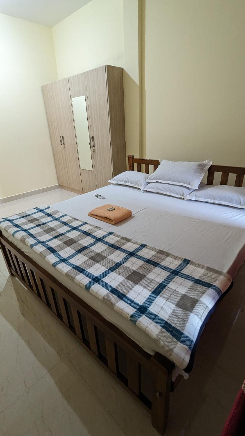 Bed, Bedroom, wardrobe, air conditioner