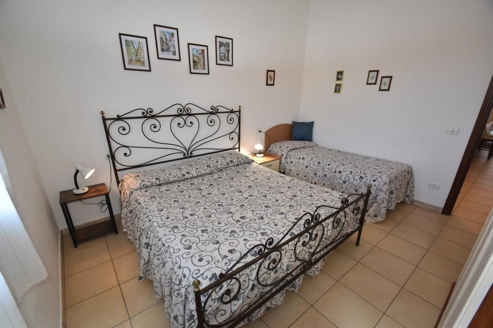 Bed, Photo of the whole room, Bedroom, wardrobe, air conditioner