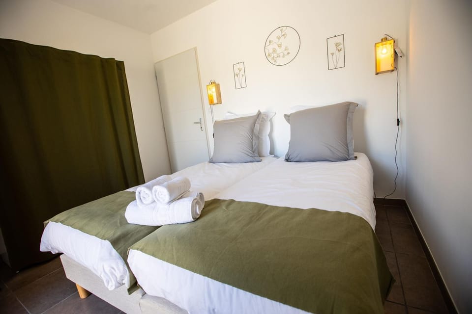 GÎTES DU MAS BEL'AIR ,PISCINE CHAUFFÉE House in Provence-Alpes-Côte d'Azur