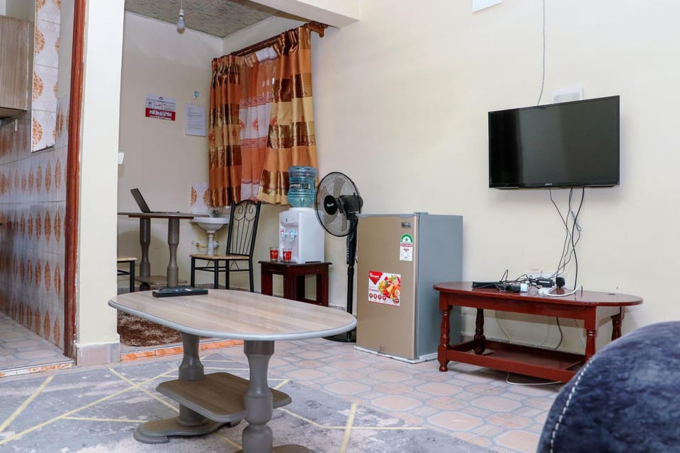 TV and multimedia, Living room, Seating area, Evening entertainment
