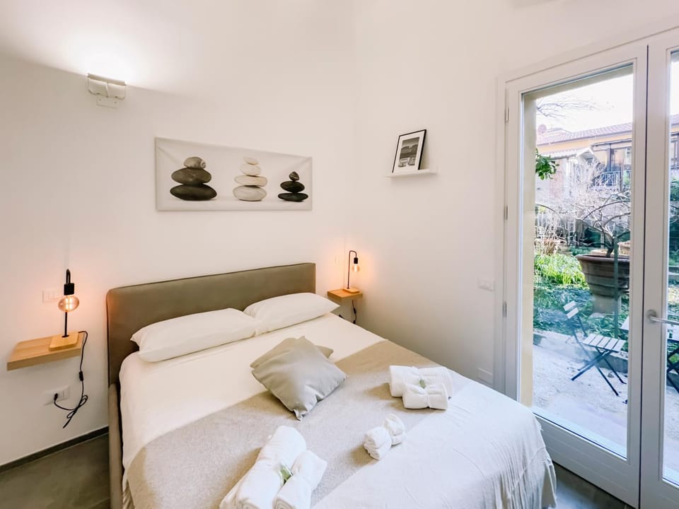 Property building, Bed, hair dresser, towels