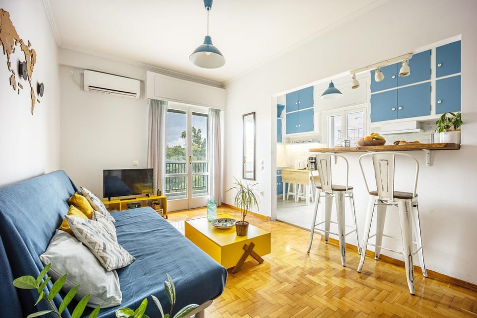 TV and multimedia, Living room, Seating area, Dining area, air conditioner