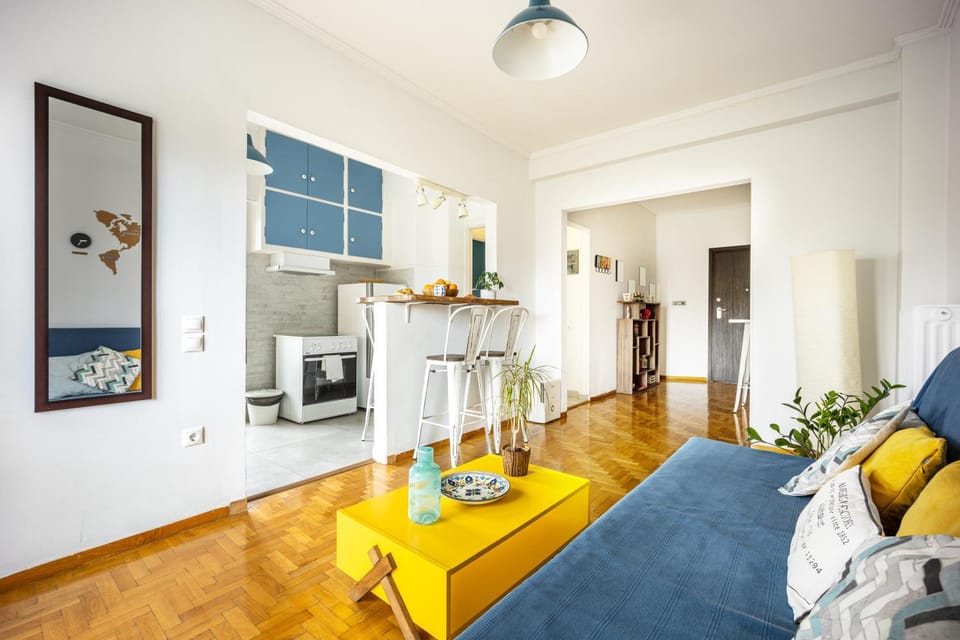 Kitchen or kitchenette, Living room, Seating area, Dining area, pet friendly, stove
