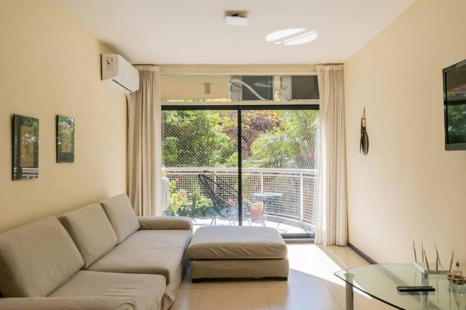 TV and multimedia, Living room, Seating area, air conditioner