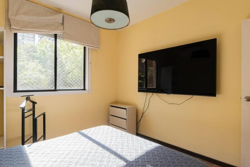 Bed, TV and multimedia, Bedroom