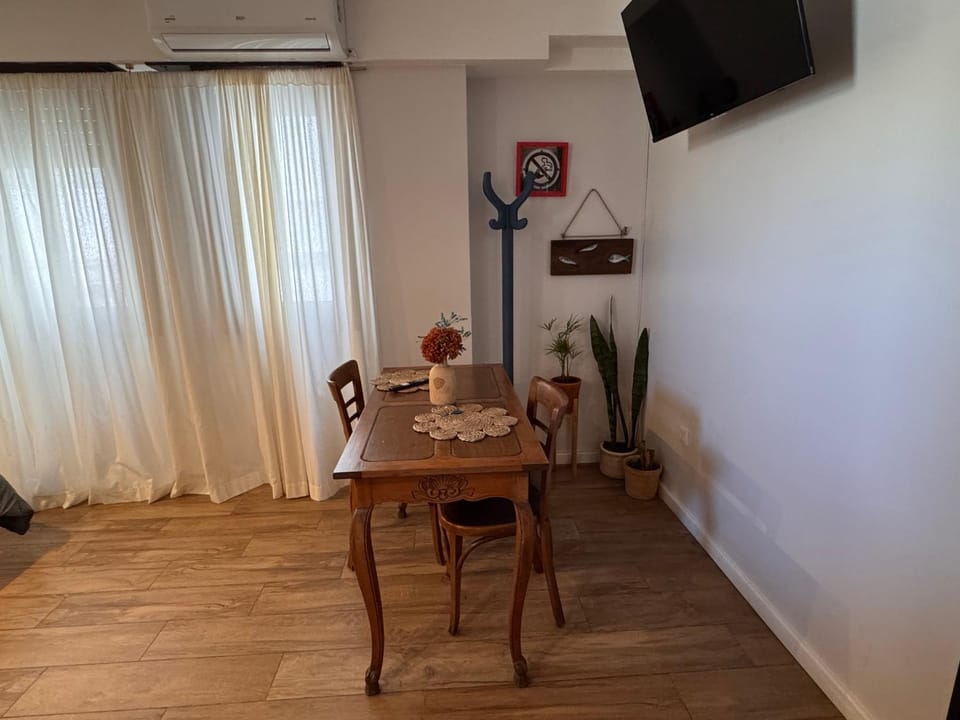 TV and multimedia, Seating area, Dining area
