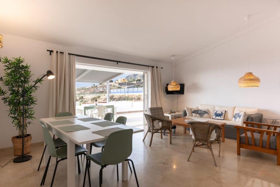 TV and multimedia, Living room, Dining area