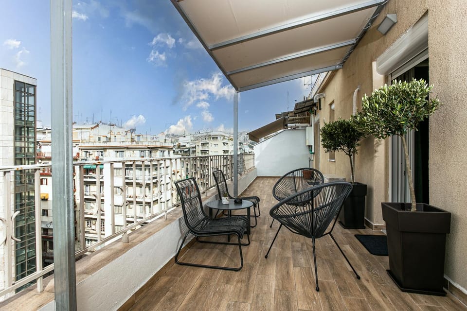 View (from property/room), Balcony/Terrace, City view, Location