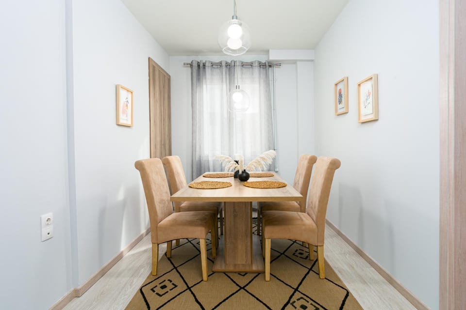 Communal lounge/ TV room, Dining area, Meals