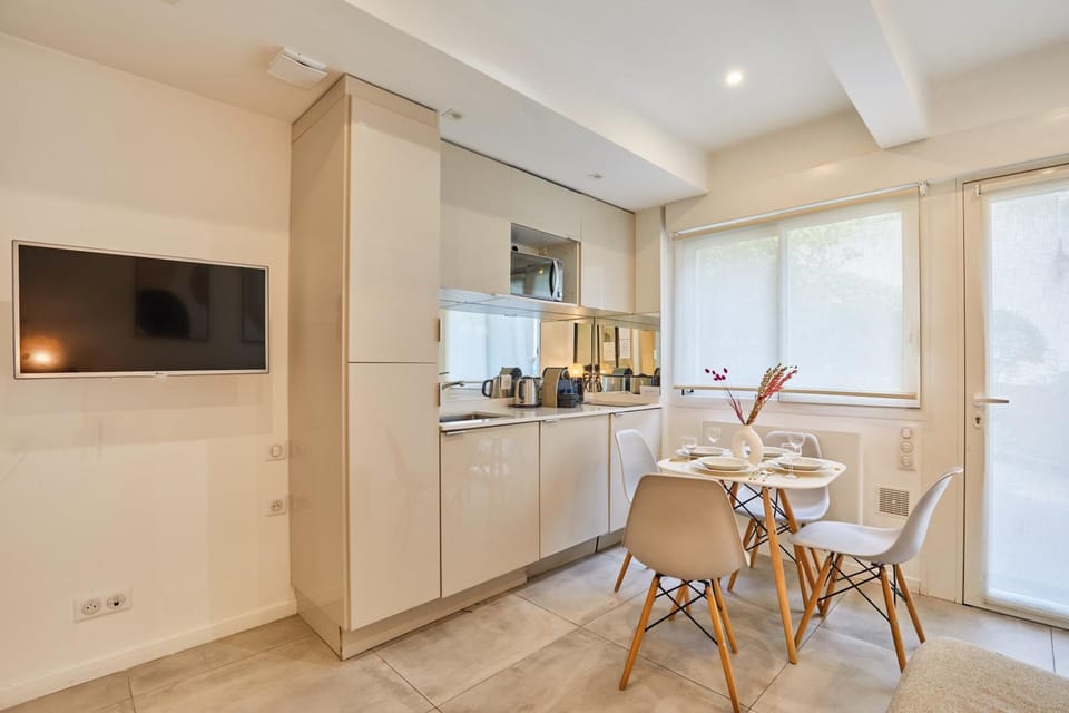 TV and multimedia, Kitchen or kitchenette, Dining area