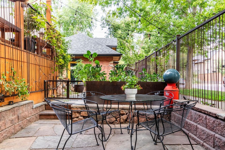 2 Mi to Downtown Denver: Stylish Gem w/ Fireplace! Apartment in Denver