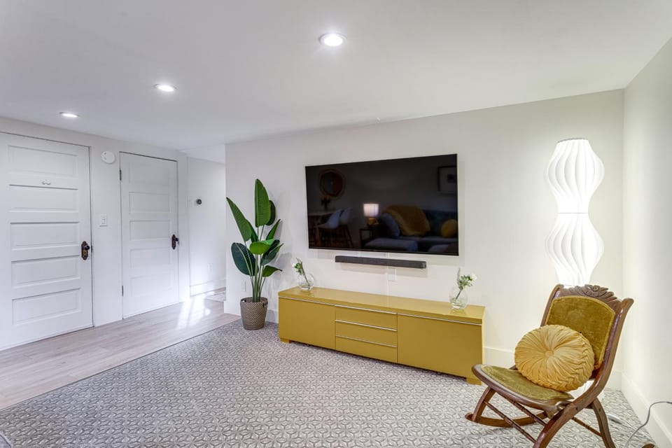 2 Mi to Downtown Denver: Stylish Gem w/ Fireplace! Apartment in Denver