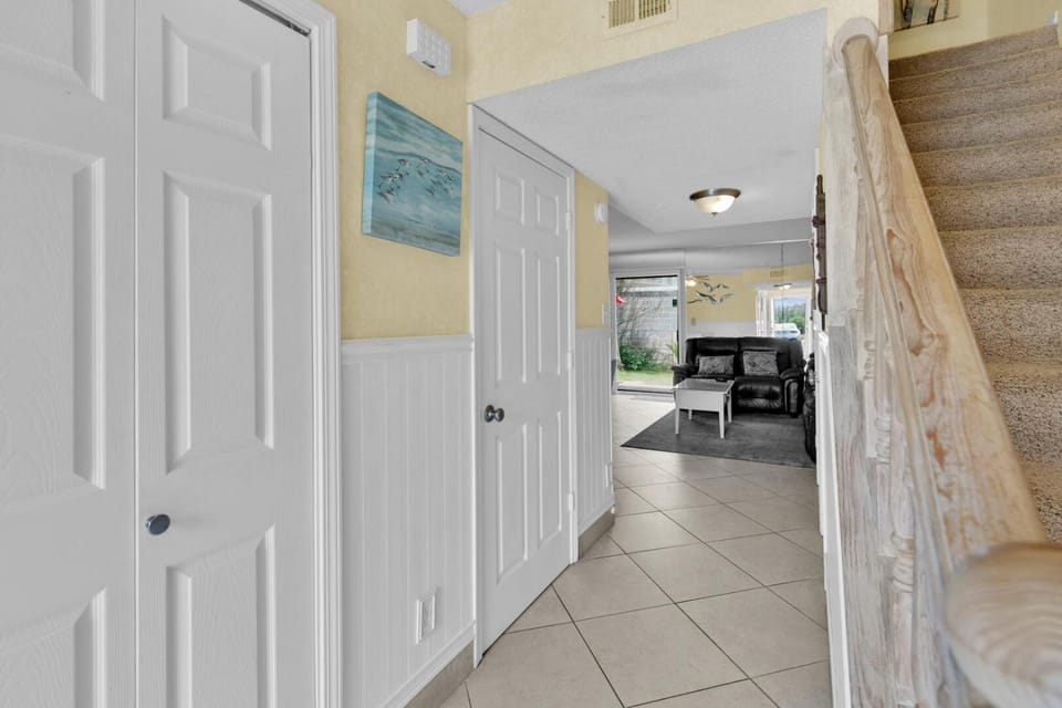 Southbay by the Gulf 99 an Updated Townhome 50 Yards from Beach 3 bedroom Sleeps 6 House in Destin