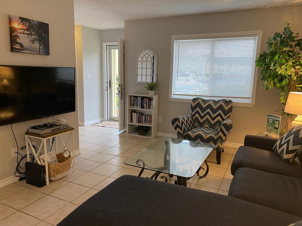 Southbay by the Gulf 91 only 75 Yards to Beach Townhome in the Heart of Destin House in Destin