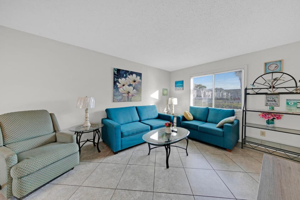 Southbay by the Gulf 90 only 75 Yards to the Beach Updated Townhome House in Destin