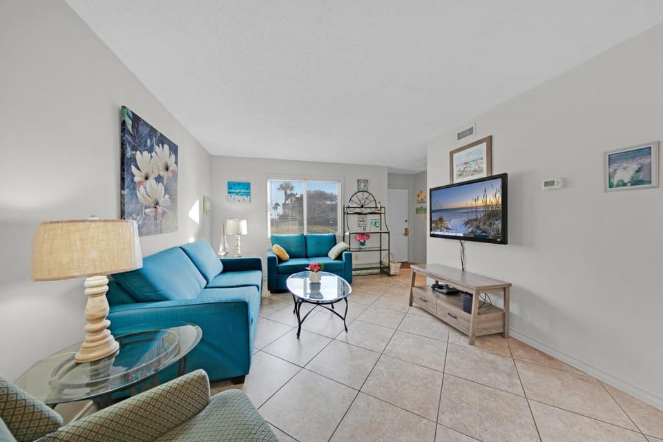 Southbay by the Gulf 90 only 75 Yards to the Beach Updated Townhome House in Destin