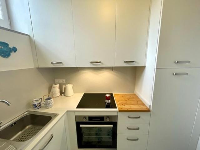 Kitchen or kitchenette, oven, stove