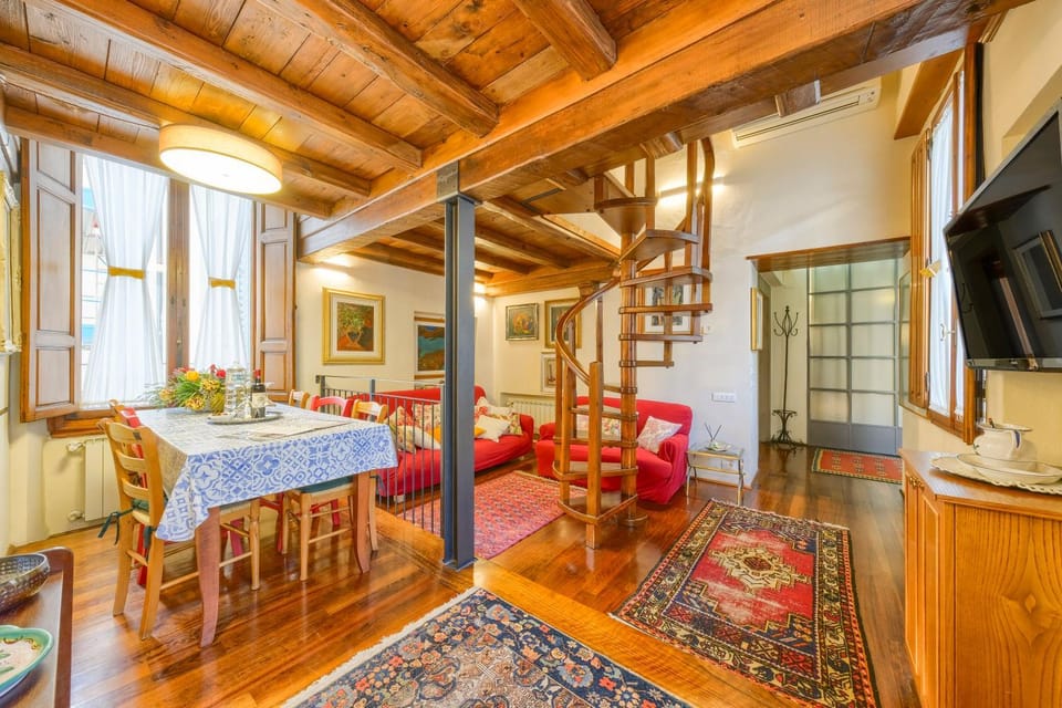 TV and multimedia, Living room, Photo of the whole room, Seating area, Dining area, heating, air conditioner
