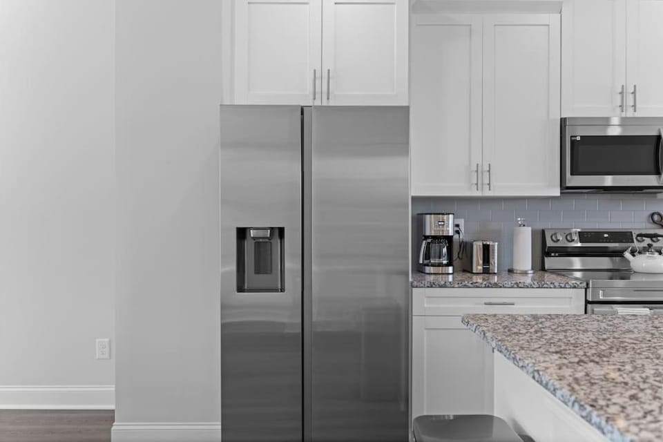 Coffee/tea facilities, Kitchen or kitchenette, dishwasher, minibar, oven, pet friendly, stove, toaster