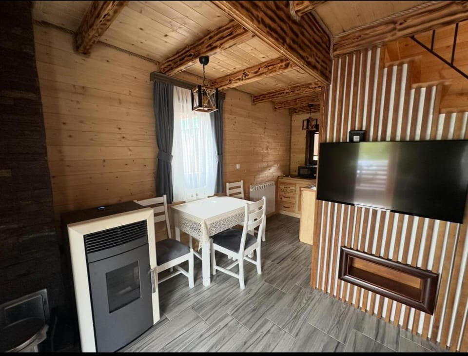 TV and multimedia, Kitchen or kitchenette, Dining area