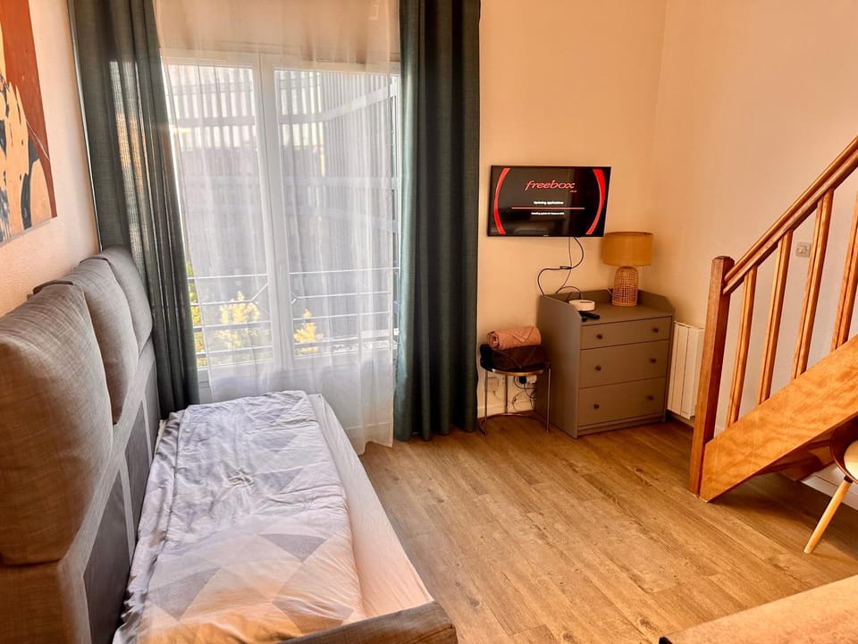 2 pièces duplex Issy Les Moulineaux Ascenseur internet Apartment in Issy-les-Moulineaux