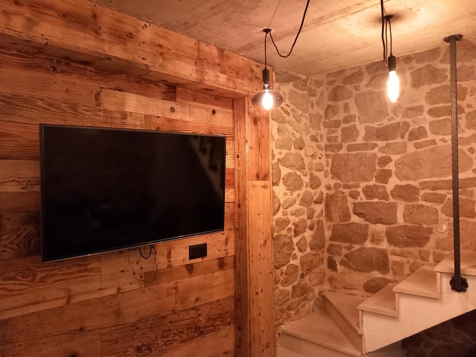 TV and multimedia, Living room, Dining area