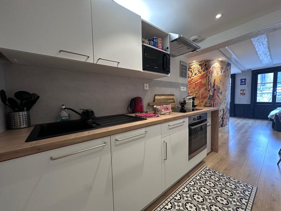 Coffee/tea facilities, pet friendly, stove