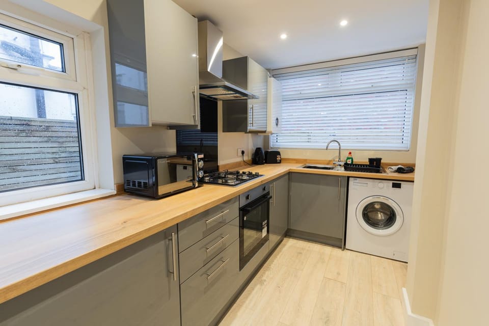 Kitchen or kitchenette, kitchen, kitchen
