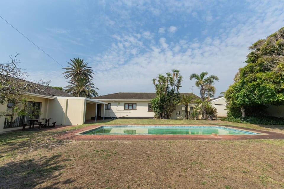 Summer living family home House in Port Elizabeth