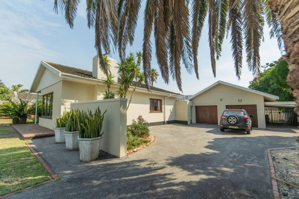 Summer living family home House in Port Elizabeth
