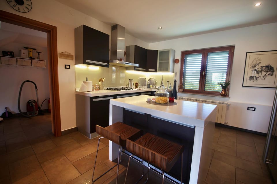 Kitchen or kitchenette, dishwasher, stove